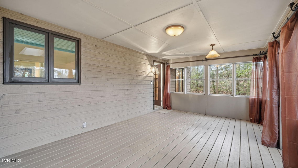 Photo #15: 8 Red Fern Circle