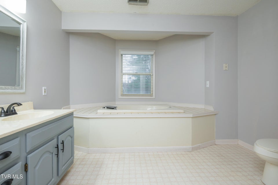 Photo #48: 285 Chesterfield Drive