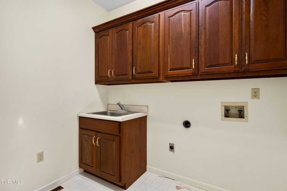 Photo #31: 220 Rock Springs Road