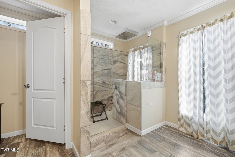 Photo #24: 206 Wampler Avenue