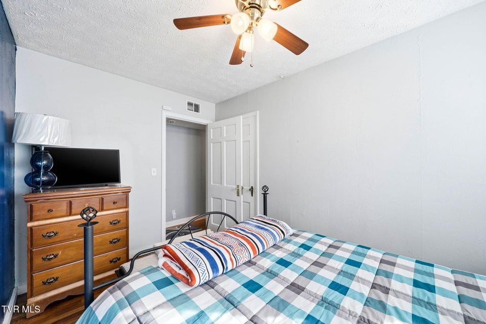 Photo #11: 557 Jackson Street