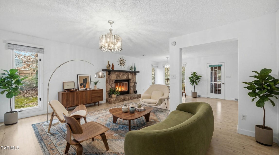 Photo #11: 8 Red Fern Circle