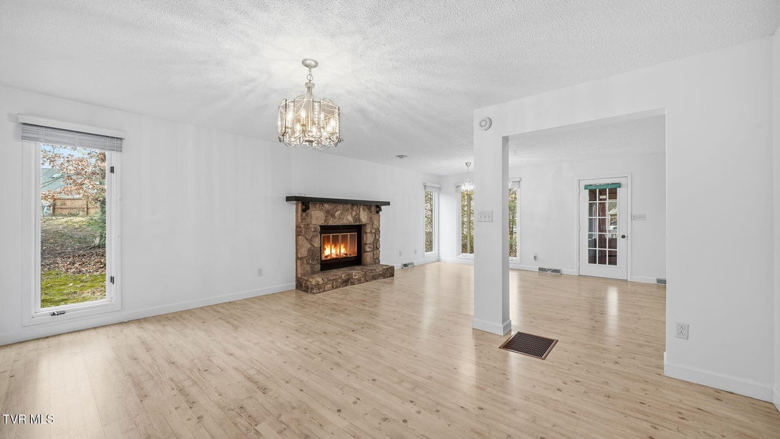 Photo #12: 8 Red Fern Circle