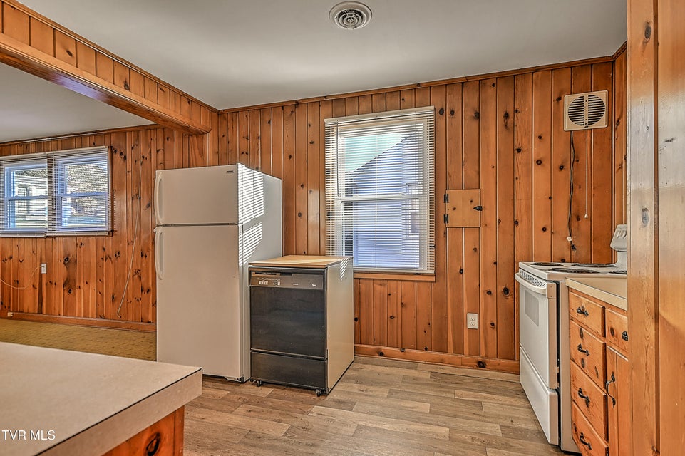 Photo #8: 1405 Newton Street