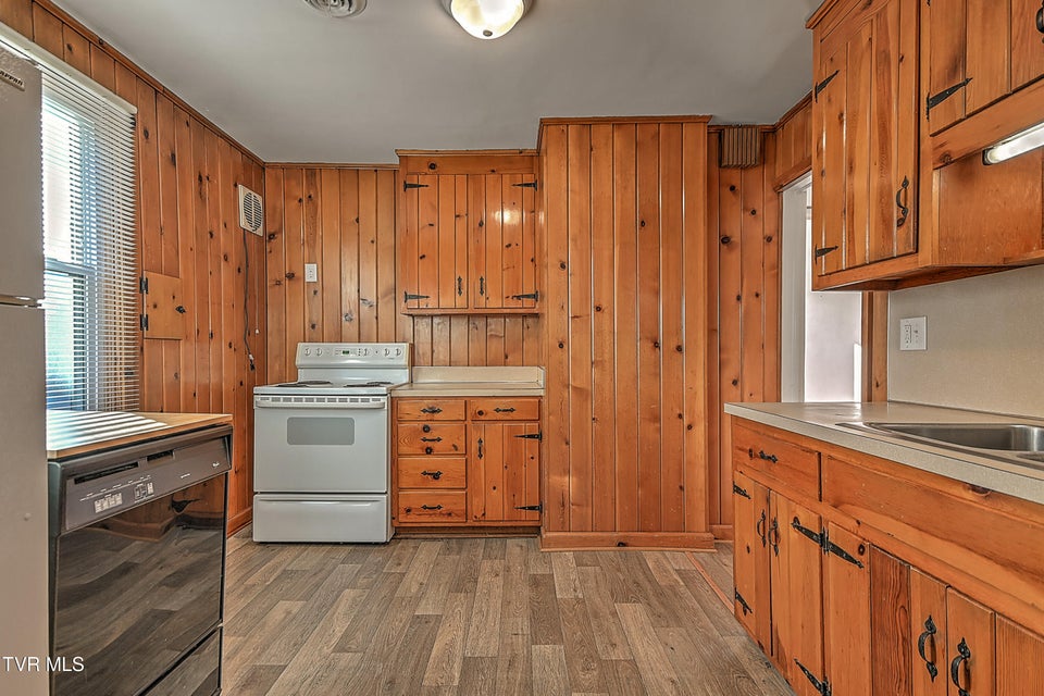 Photo #10: 1405 Newton Street