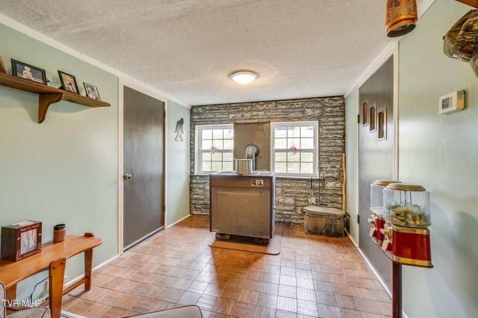 Photo #9: 125 Squirrel Haven Drive