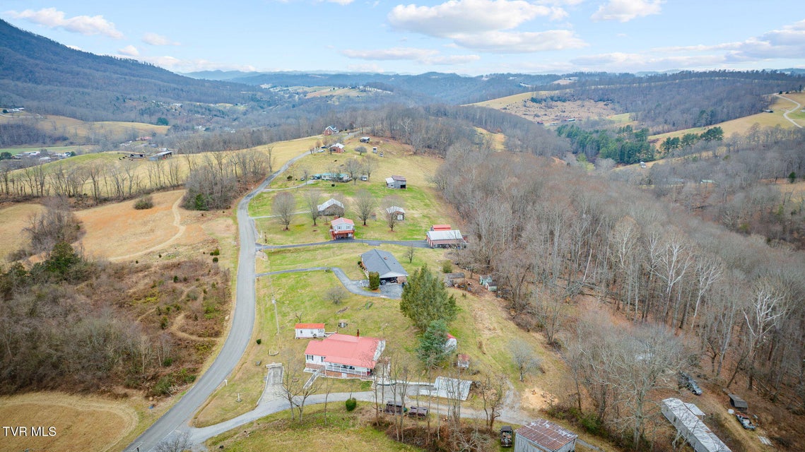 Photo #34: 125 Squirrel Haven Drive