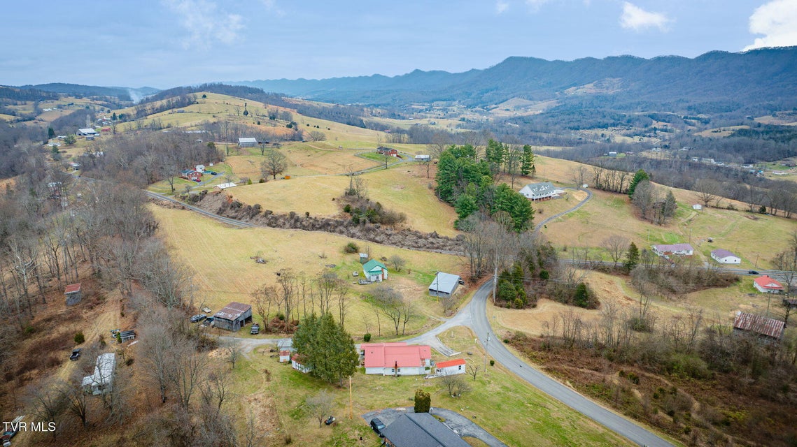 Photo #35: 125 Squirrel Haven Drive