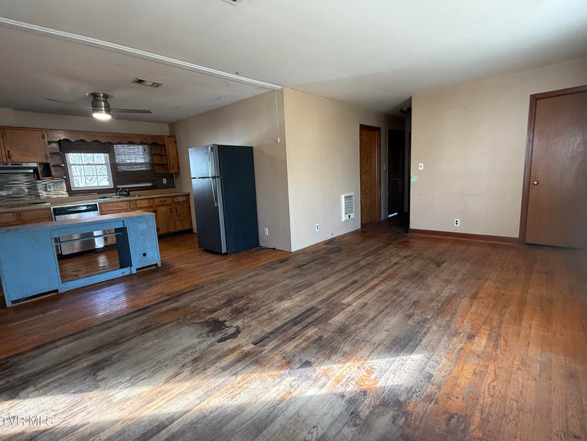 Photo #10: 412 Main Street