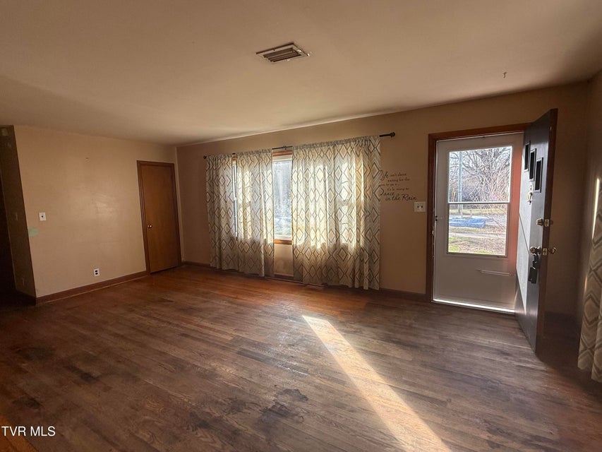 Photo #7: 412 Main Street