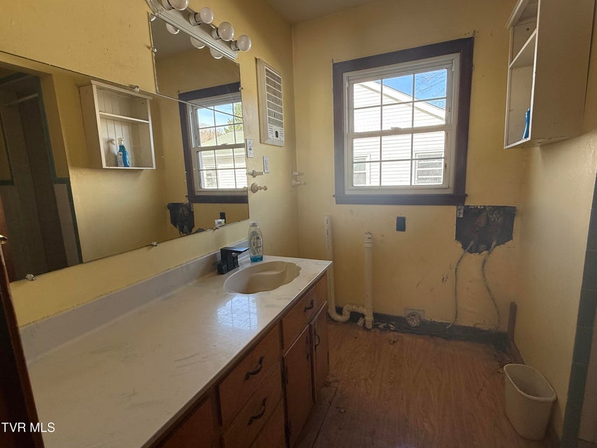 Photo #11: 412 Main Street