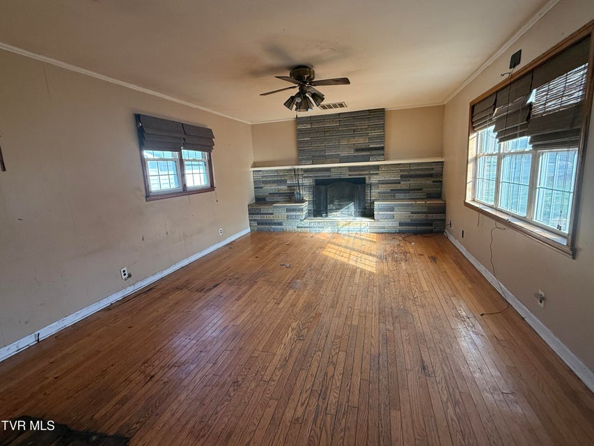 Photo #13: 412 Main Street