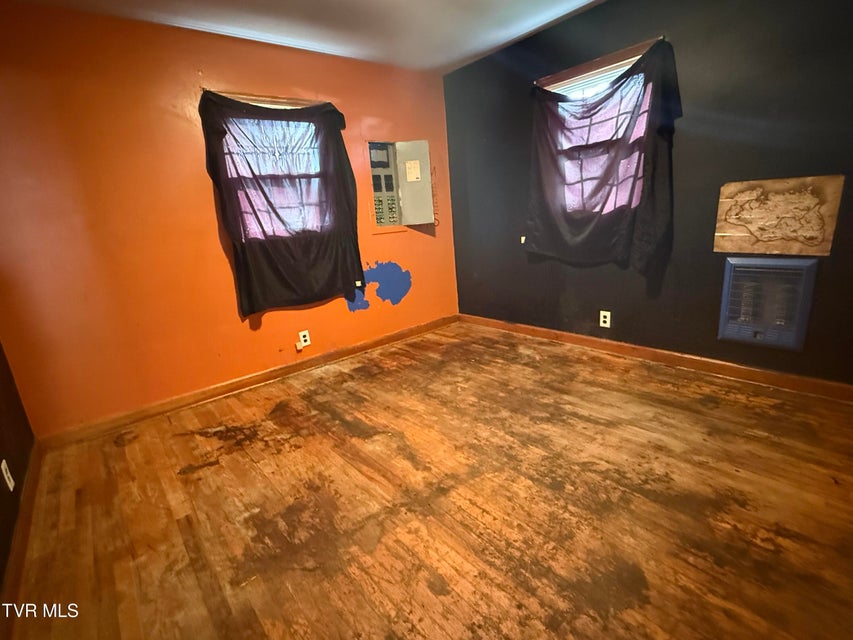 Photo #18: 412 Main Street