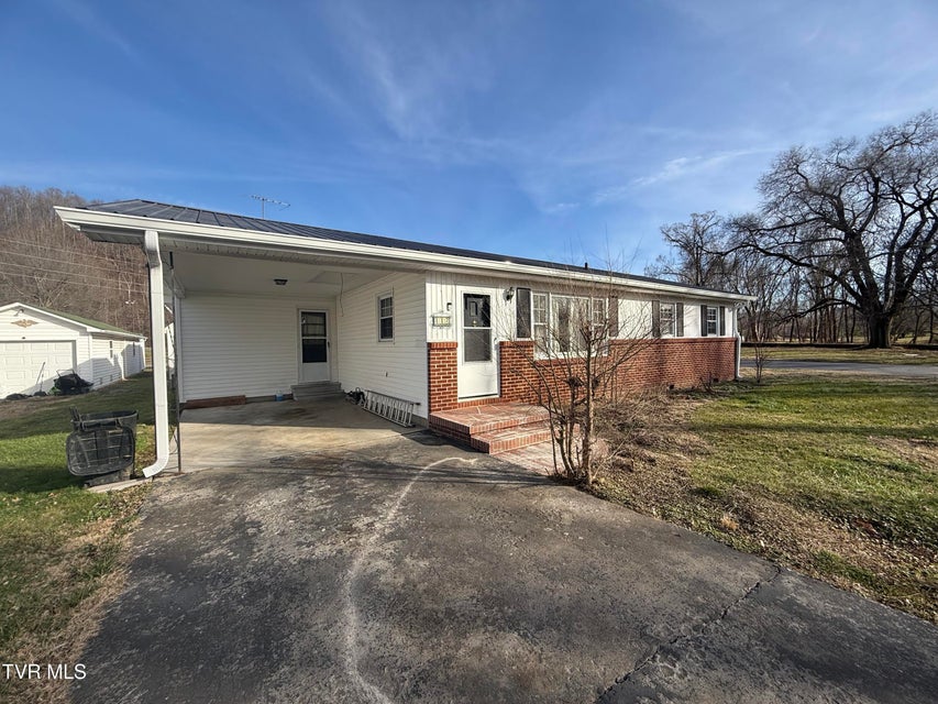 Photo #2: 412 Main Street