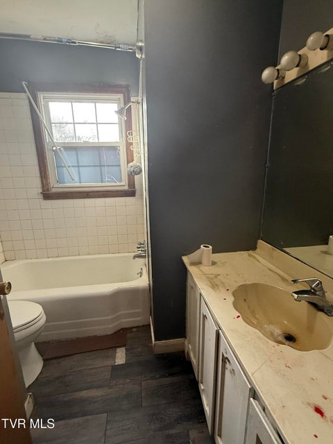 Photo #15: 412 Main Street