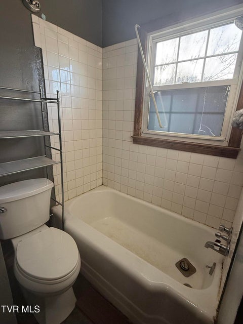 Photo #16: 412 Main Street