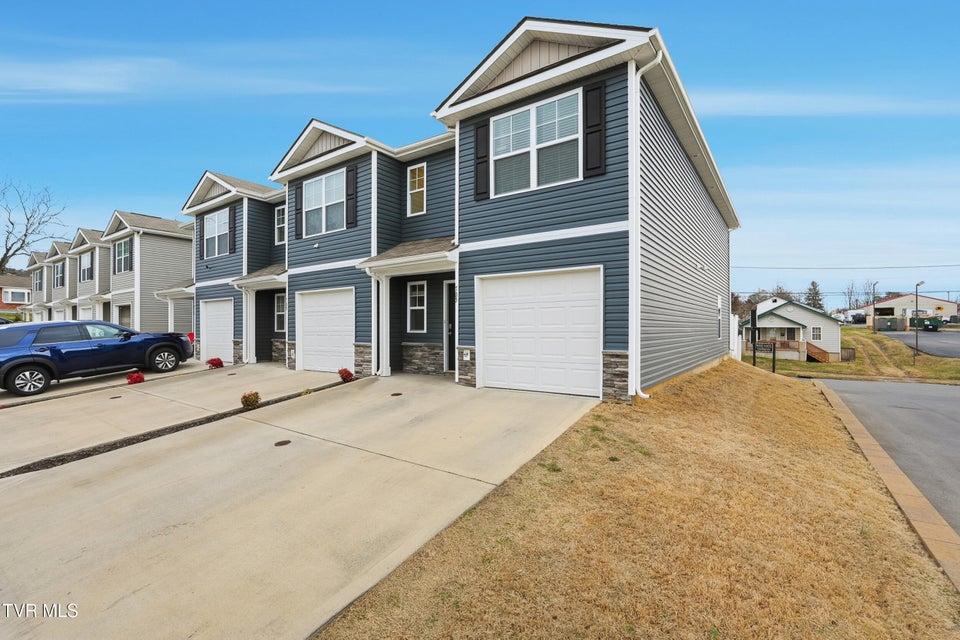 Photo #4: 705 Theobald Way