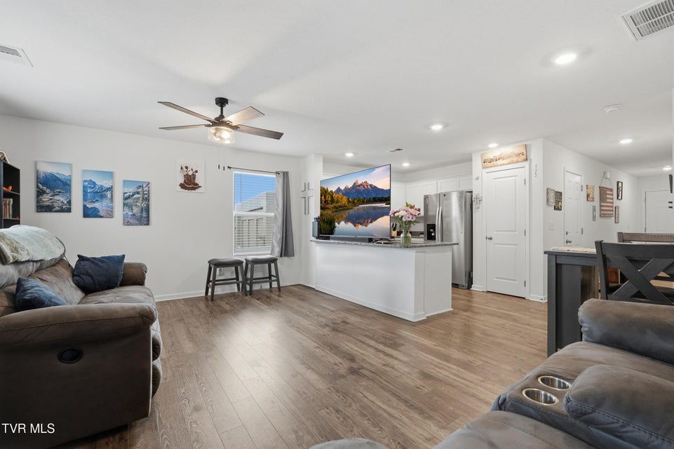 Photo #14: 705 Theobald Way