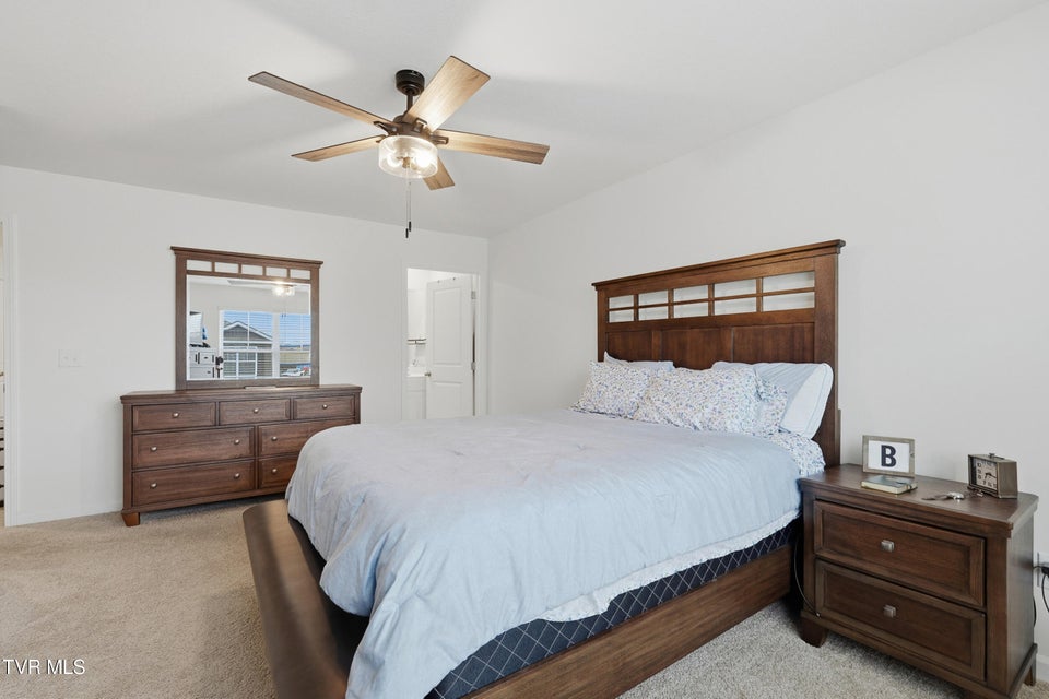 Photo #17: 705 Theobald Way