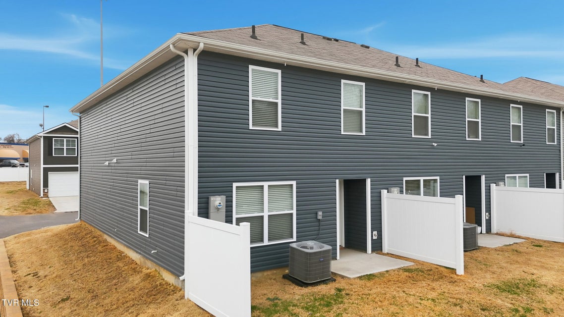 Photo #27: 705 Theobald Way