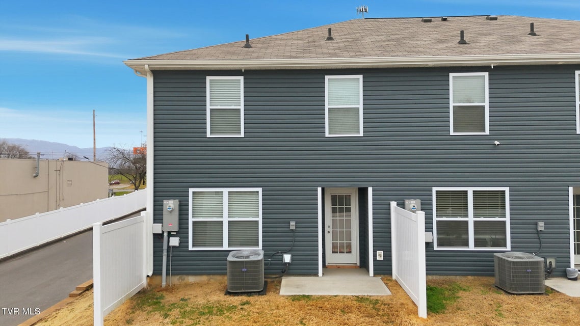 Photo #28: 705 Theobald Way