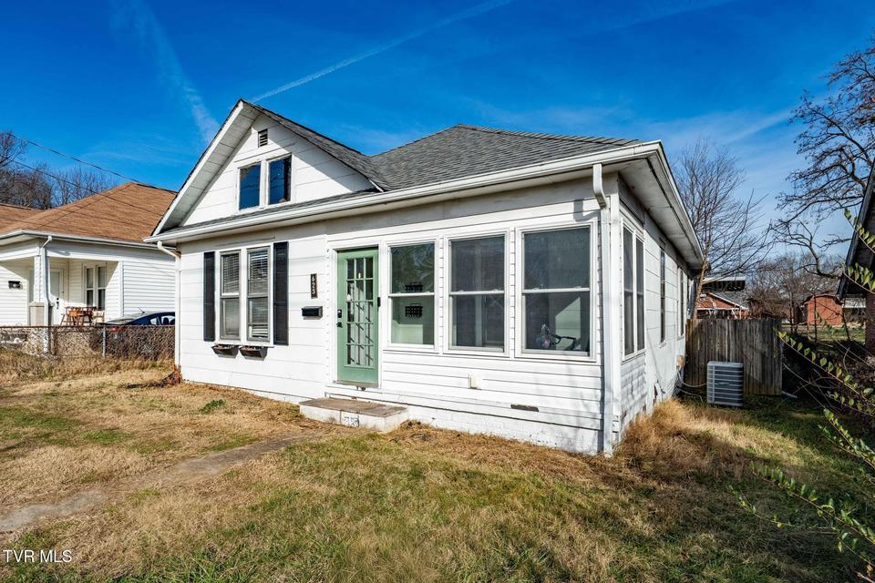 Photo #3: 625 Fairview Avenue