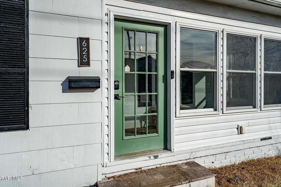 Photo #4: 625 Fairview Avenue