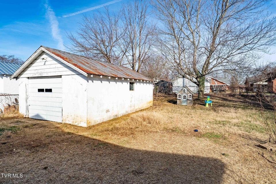 Photo #29: 625 Fairview Avenue