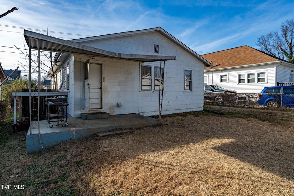 Photo #31: 625 Fairview Avenue