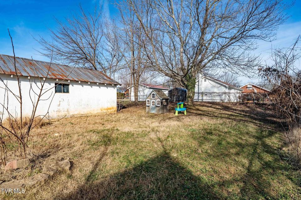 Photo #32: 625 Fairview Avenue