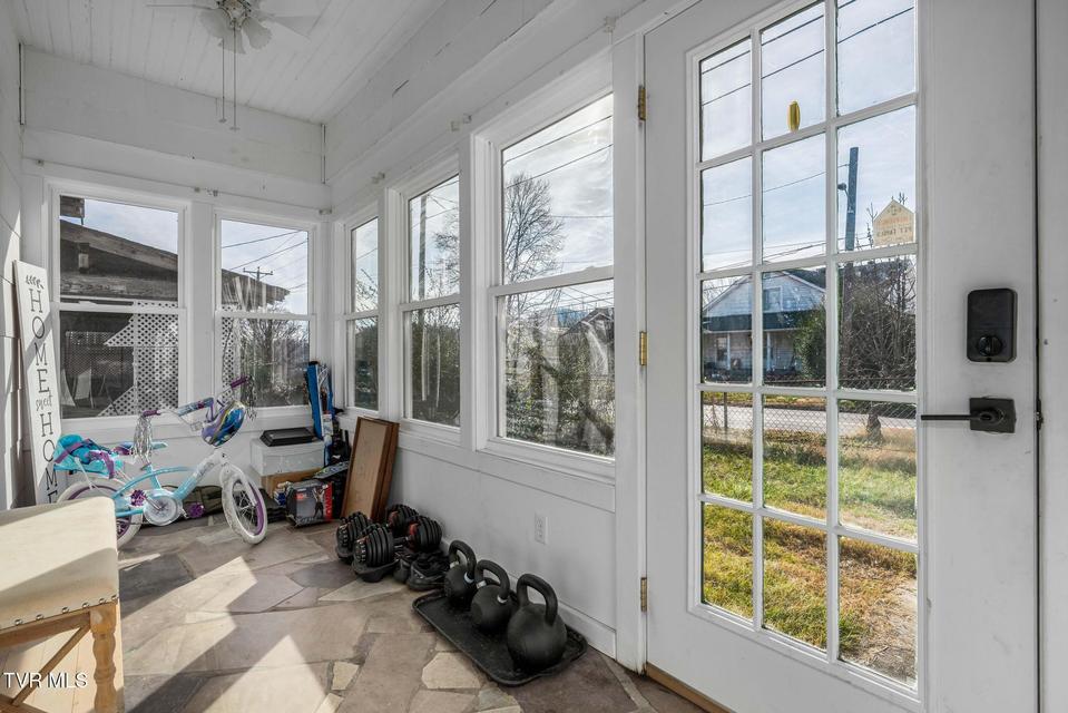 Photo #5: 625 Fairview Avenue