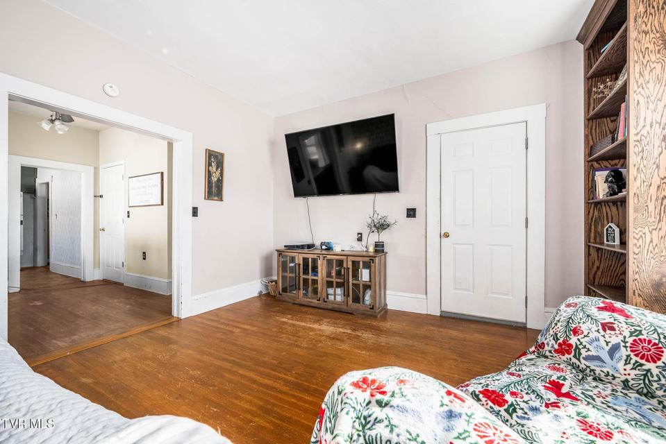 Photo #7: 625 Fairview Avenue