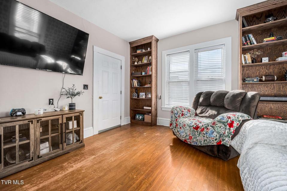 Photo #8: 625 Fairview Avenue