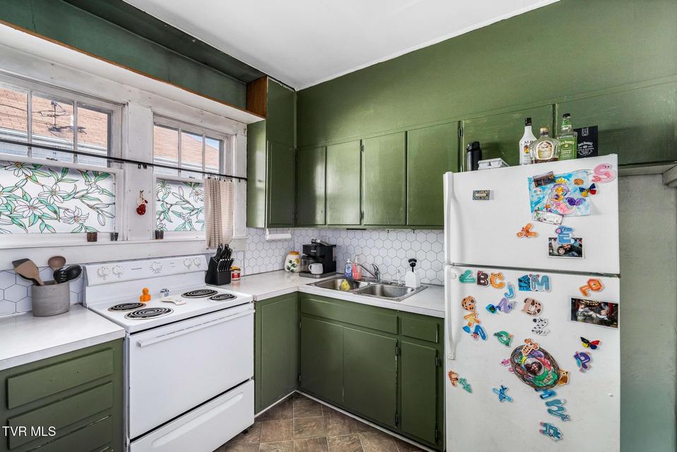 Photo #11: 625 Fairview Avenue