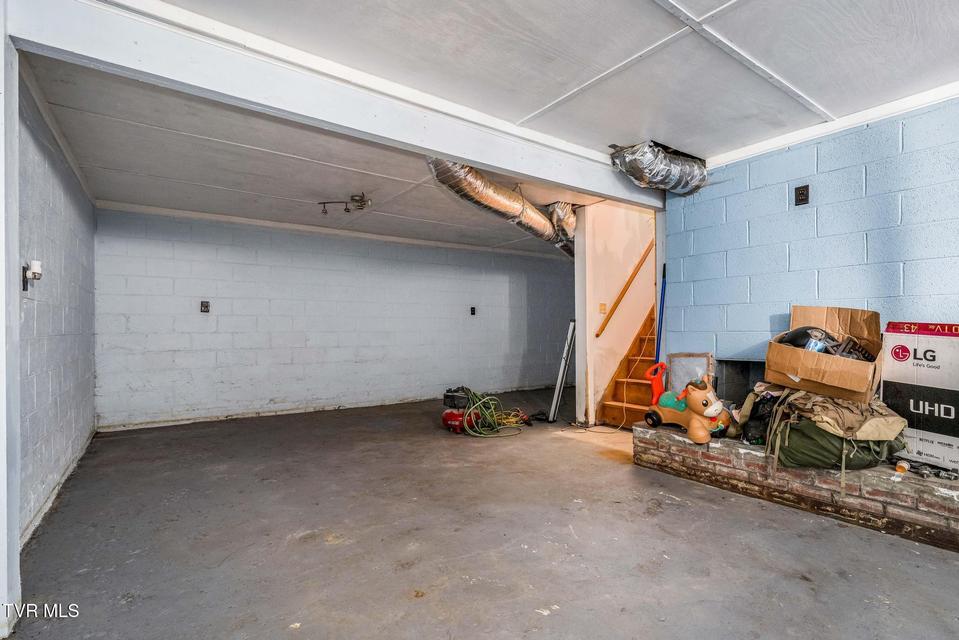 Photo #24: 625 Fairview Avenue