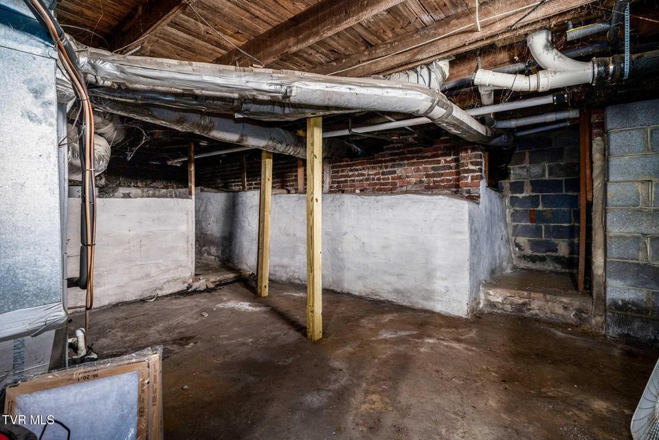 Photo #26: 625 Fairview Avenue