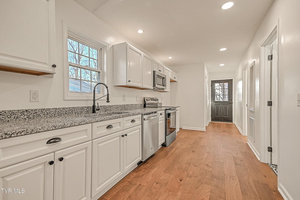 Photo #15: 145 Daniel Lane