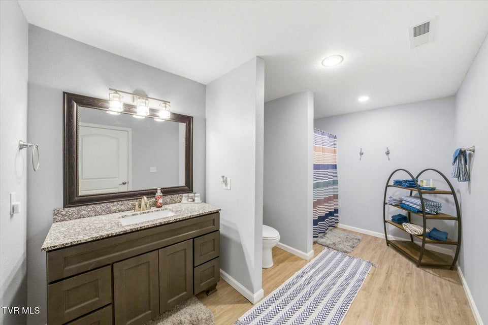 Photo #39: 1964 Harbor Hills Drive