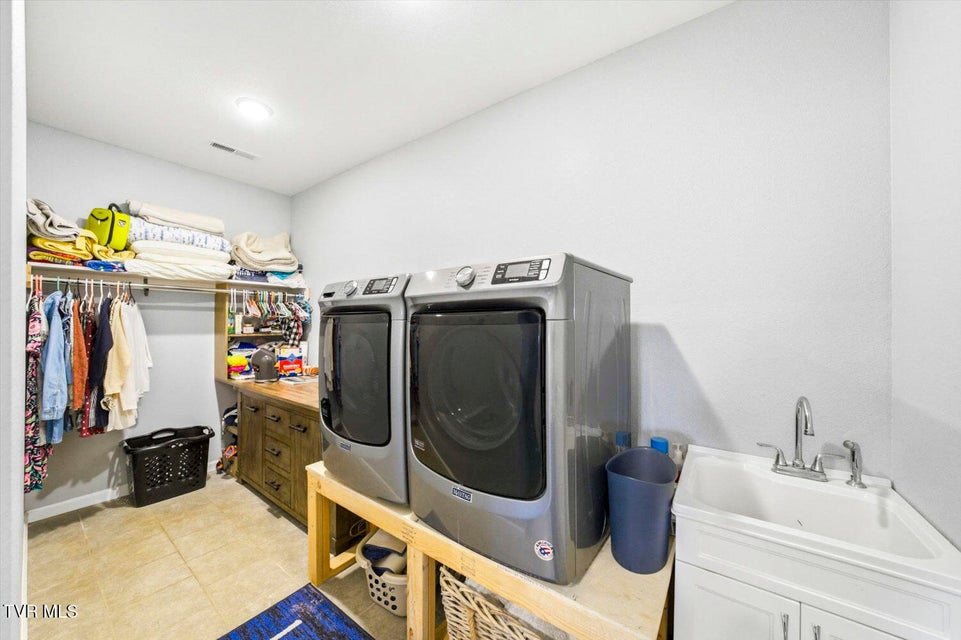 Photo #46: 1964 Harbor Hills Drive