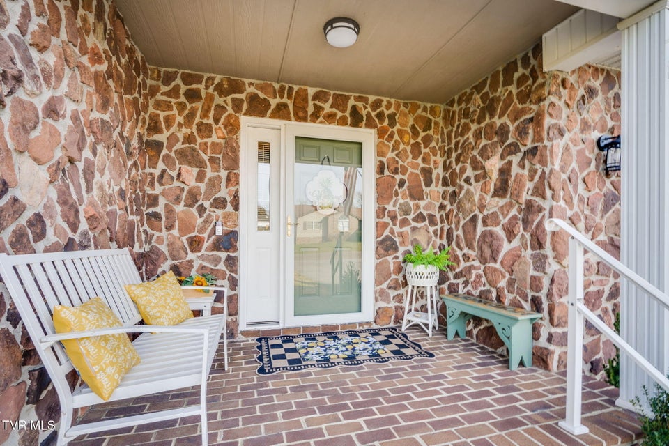 Photo #3: 20850b Meadowbrook Drive