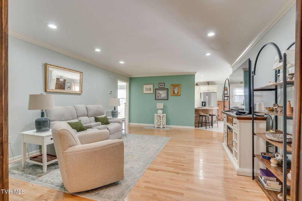 Photo #4: 20850b Meadowbrook Drive