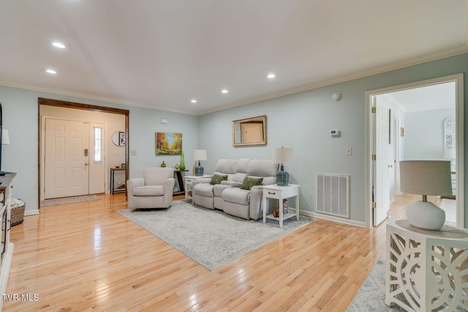 Photo #5: 20850b Meadowbrook Drive