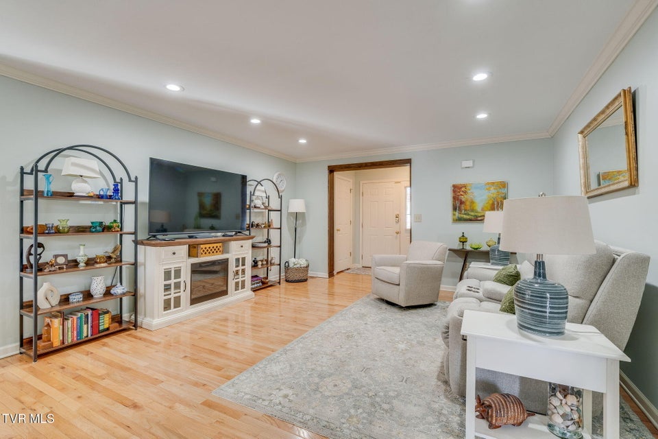 Photo #6: 20850b Meadowbrook Drive