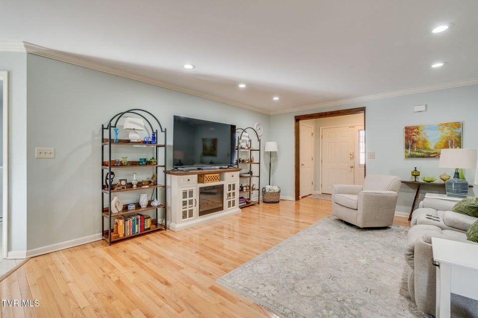 Photo #7: 20850b Meadowbrook Drive