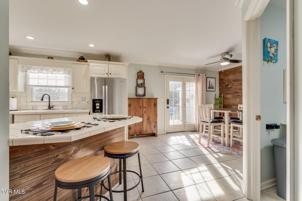 Photo #9: 20850b Meadowbrook Drive