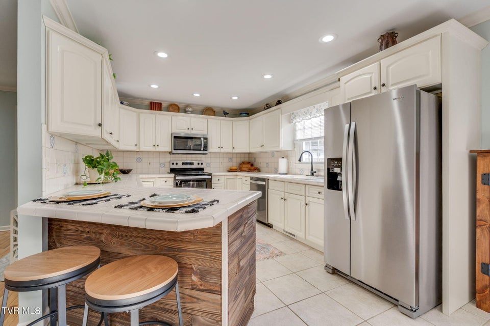 Photo #13: 20850b Meadowbrook Drive