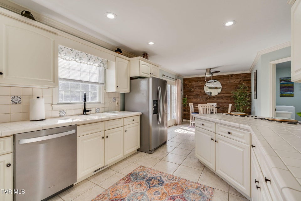 Photo #16: 20850b Meadowbrook Drive