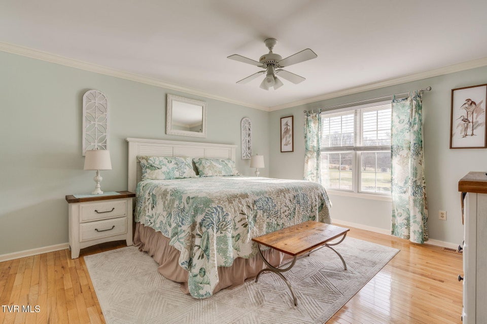 Photo #17: 20850b Meadowbrook Drive