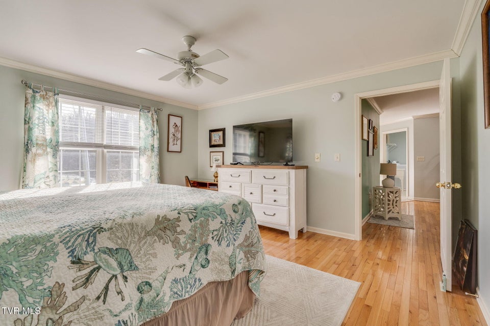 Photo #18: 20850b Meadowbrook Drive