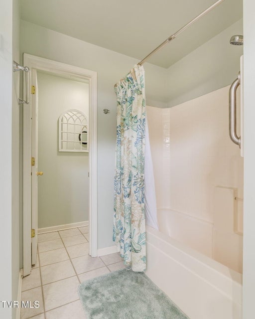 Photo #20: 20850b Meadowbrook Drive